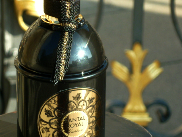 Santal Royal Guerlain flakon Prazsky hrad parfum Guerlinade