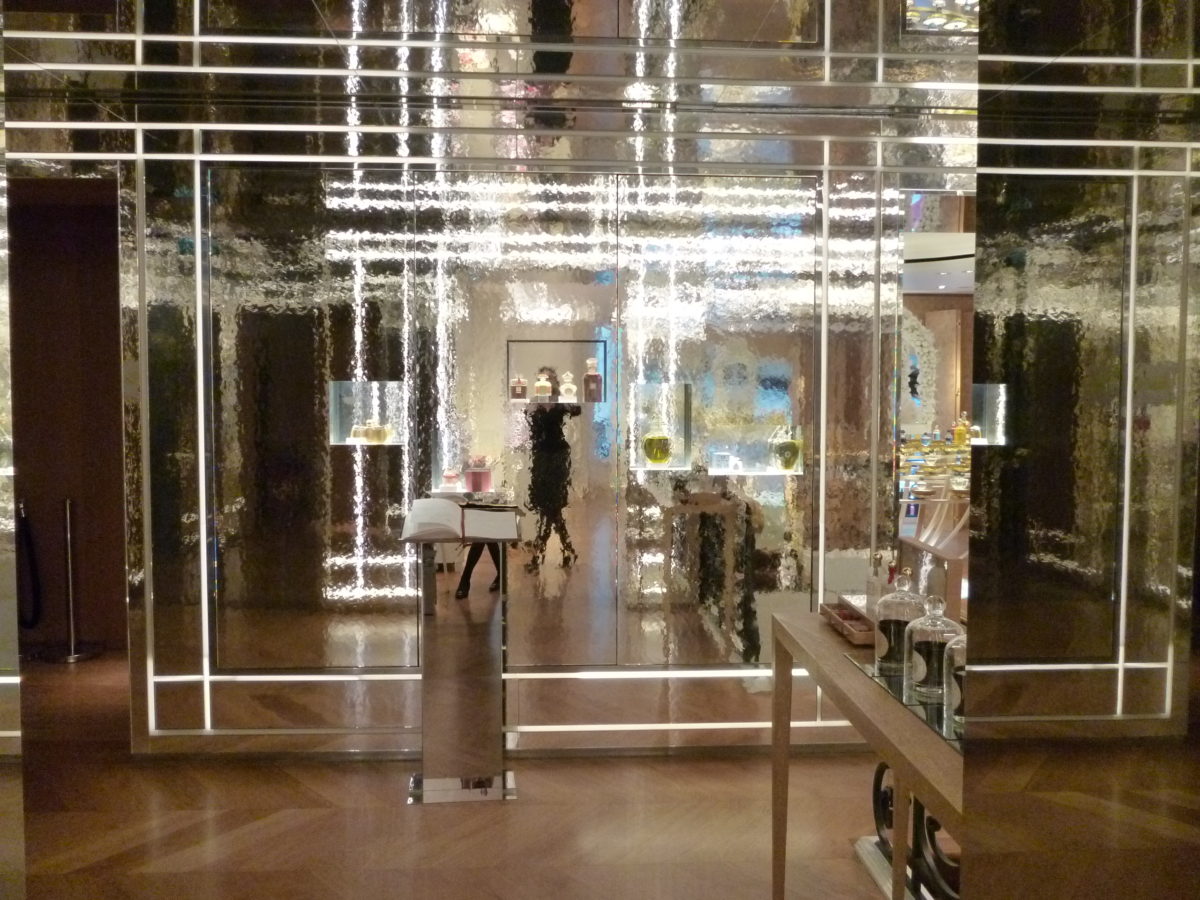 La Maison Guerlain Halle of mirrors