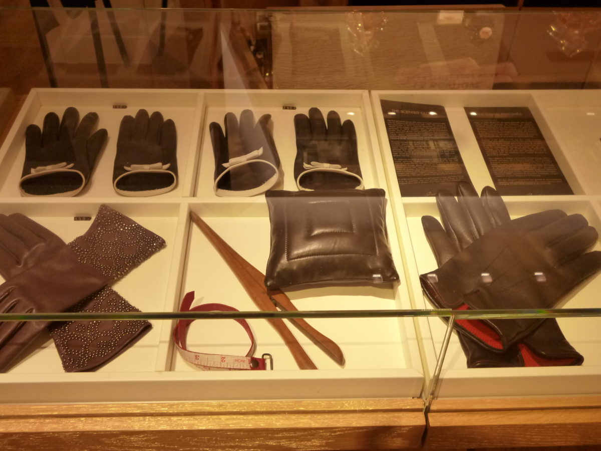 La Maison Guerlain rukavičky